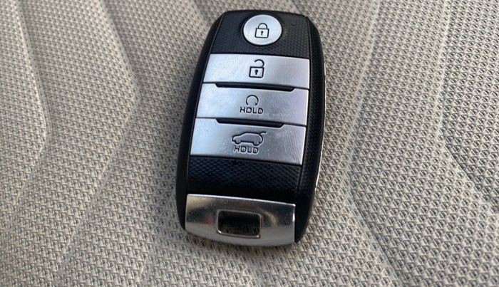 2021 KIA SONET HTX 1.0 IMT, Petrol, Manual, 69,685 km, Key Close Up