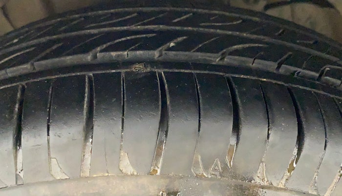 2017 Tata Tiago XZA PETROL, Petrol, Automatic, 84,513 km, Right Front Tyre Tread