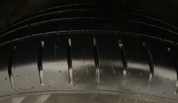 2021 Maruti Baleno ALPHA CVT PETROL 1.2, Petrol, Automatic, 30,052 km, Left Front Tyre Tread