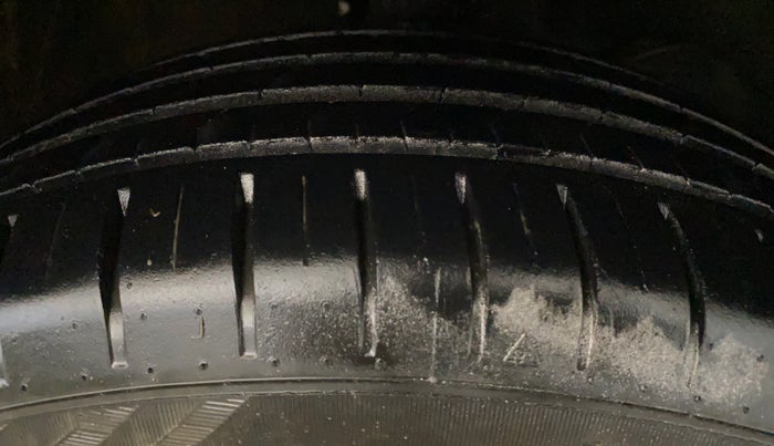 2021 Maruti Baleno ALPHA CVT PETROL 1.2, Petrol, Automatic, 30,052 km, Right Front Tyre Tread