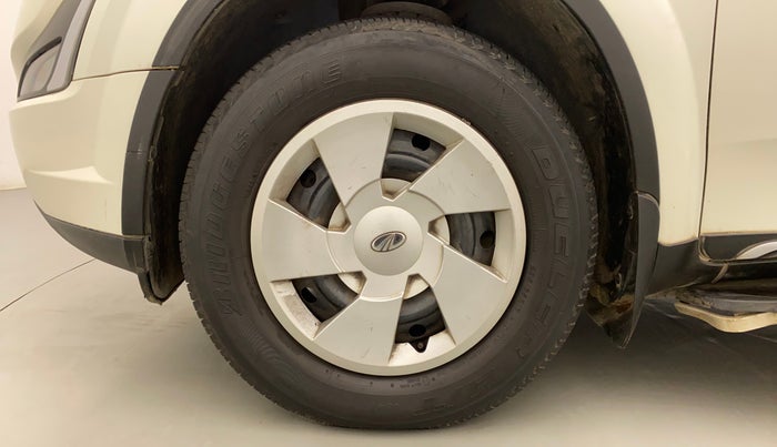 2018 Mahindra XUV500 W7 AT, Diesel, Automatic, 46,759 km, Left Front Wheel