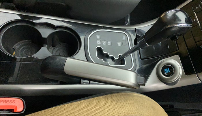 2018 Mahindra XUV500 W7 AT, Diesel, Automatic, 46,759 km, Gear Lever