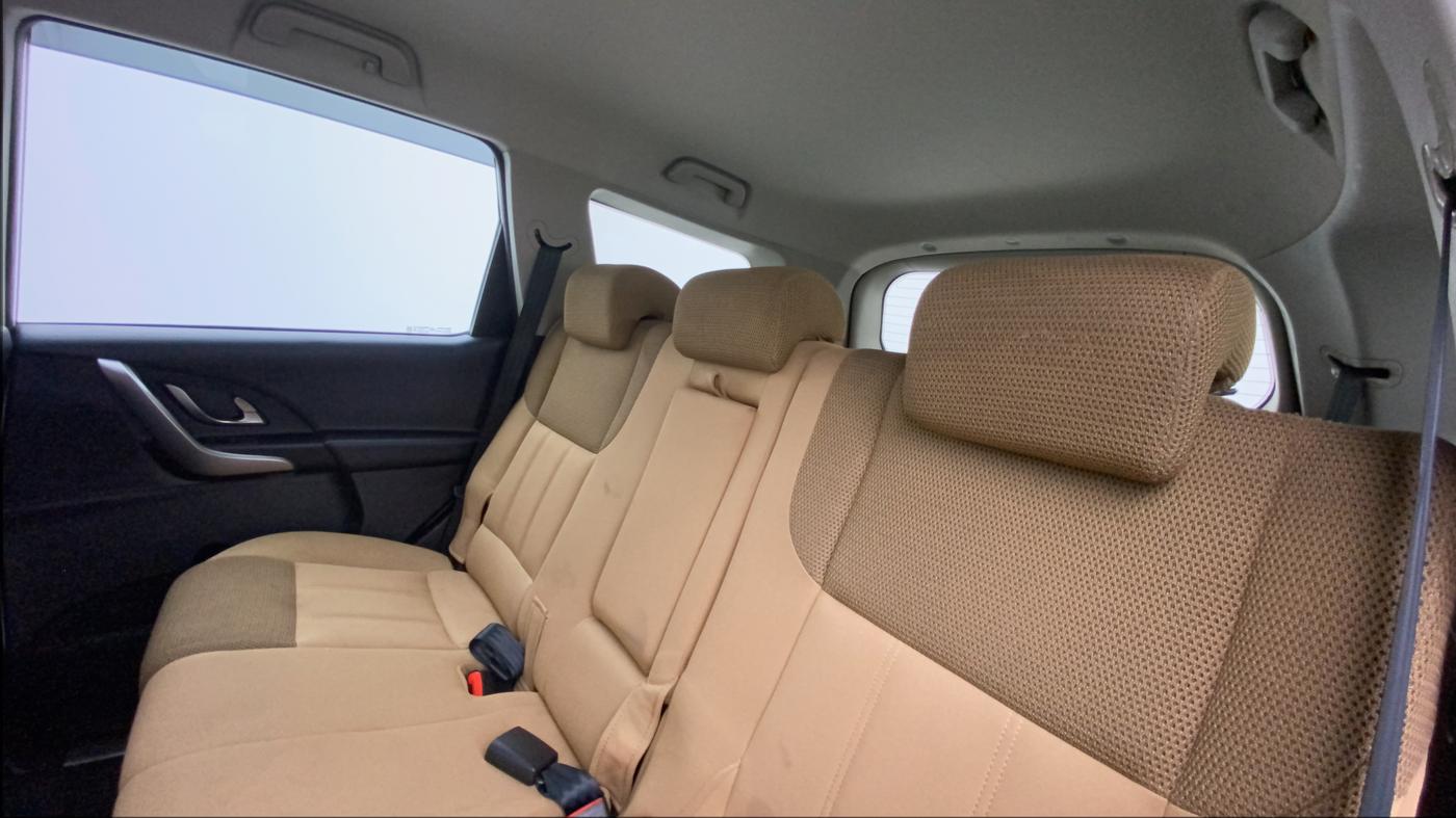2018 Mahindra XUV500 W7 AT, Diesel, Automatic, 46,759 km, Right Side Rear Door Cabin