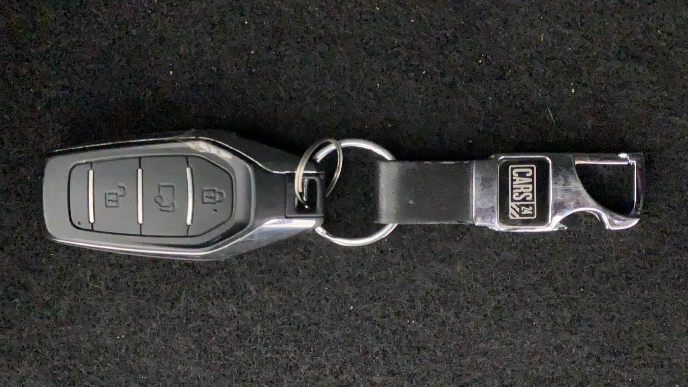2018 Mahindra XUV500 W7 AT, Diesel, Automatic, 46,759 km, Key Close Up