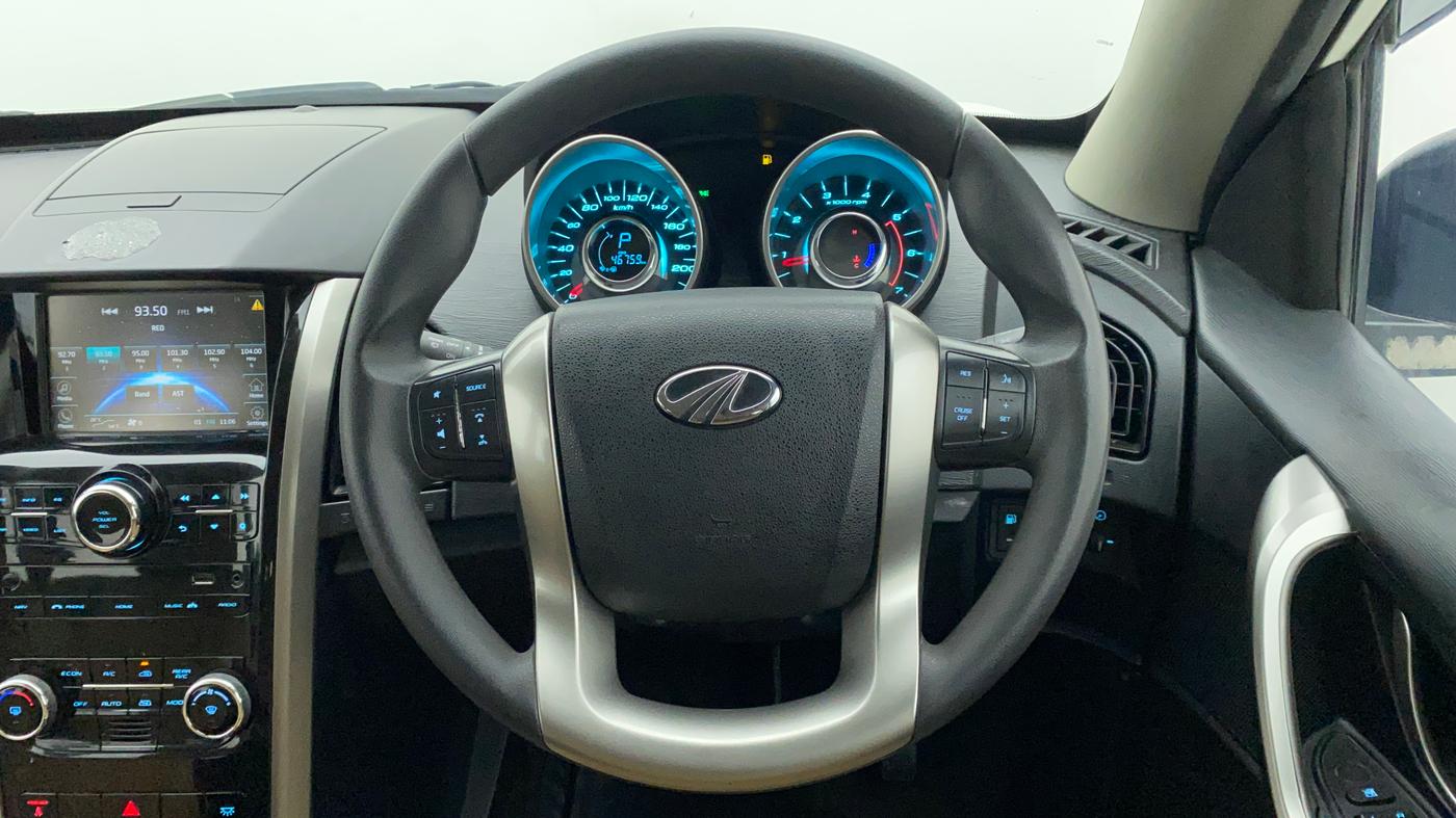 2018 Mahindra XUV500 W7 AT, Diesel, Automatic, 46,759 km, Steering Wheel Close Up