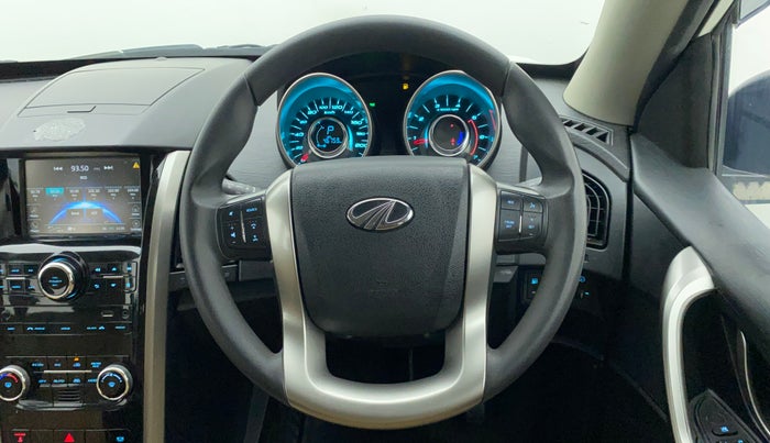 2018 Mahindra XUV500 W7 AT, Diesel, Automatic, 46,759 km, Steering Wheel Close Up