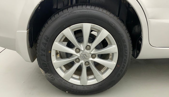 2014 Maruti Ertiga VXI CNG, CNG, Manual, 71,764 km, Right Rear Wheel