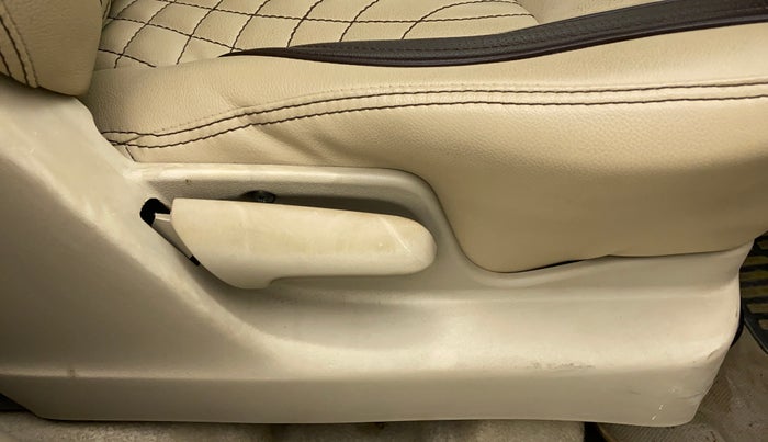 2014 Maruti Ertiga VXI CNG, CNG, Manual, 71,764 km, Driver Side Adjustment Panel