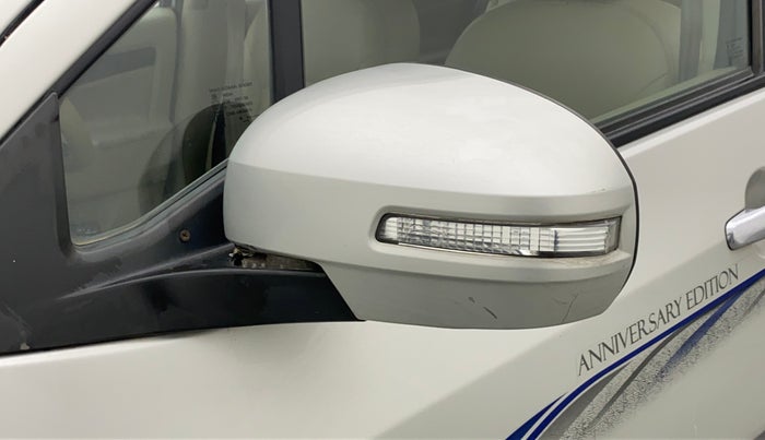 2014 Maruti Ertiga VXI CNG, CNG, Manual, 71,764 km, Left rear-view mirror - Cover has minor damage