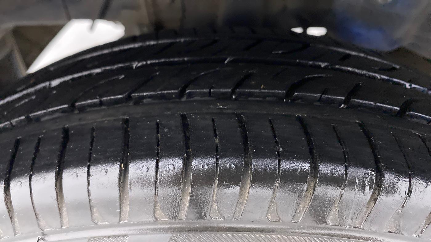 2013 Hyundai Eon ERA PLUS, Petrol, Manual, 68,963 km, Right Rear Tyre Tread