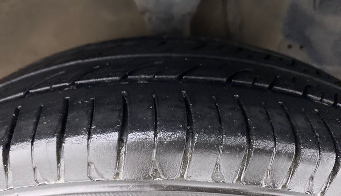 2013 Hyundai Eon ERA PLUS, Petrol, Manual, 68,963 km, Right Front Tyre Tread