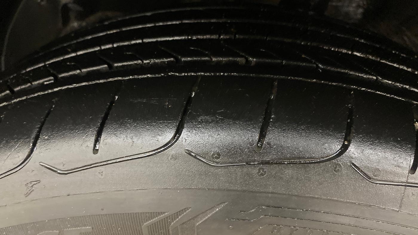 2019 MG HECTOR SHARP 1.5 DCT PETROL, Petrol, Automatic, 88,924 km, Left Front Tyre Tread