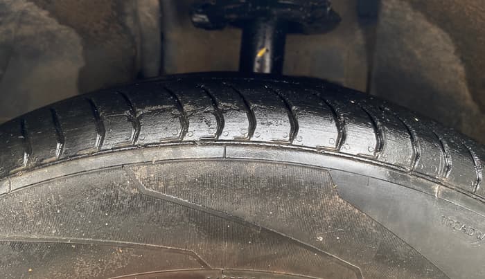 2019 Tata NEXON XZ PLUS PETROL, Petrol, Manual, 76,189 km, Left Front Tyre Tread