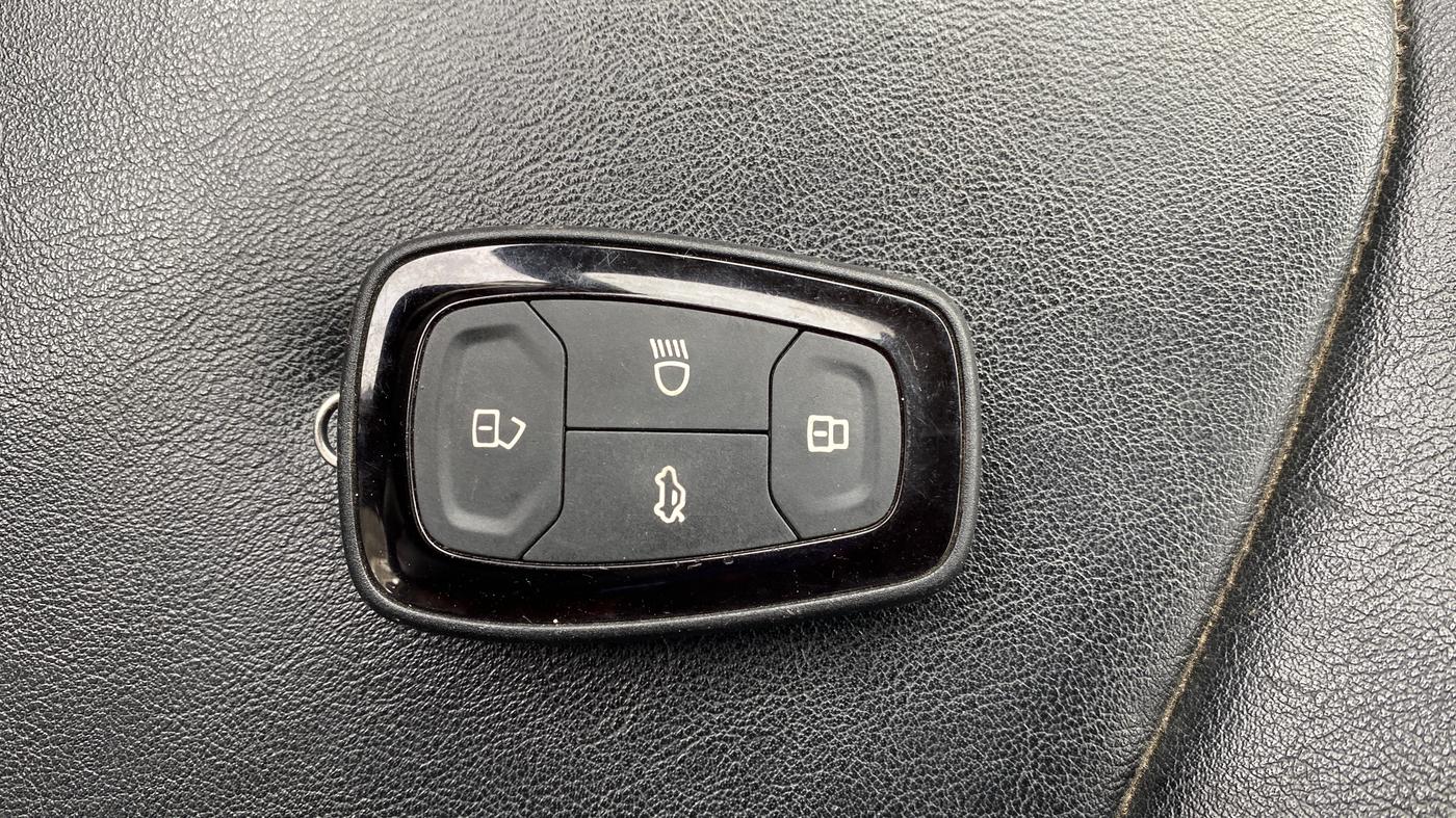 2019 Tata NEXON XZ PLUS PETROL, Petrol, Manual, 76,189 km, Key Close Up