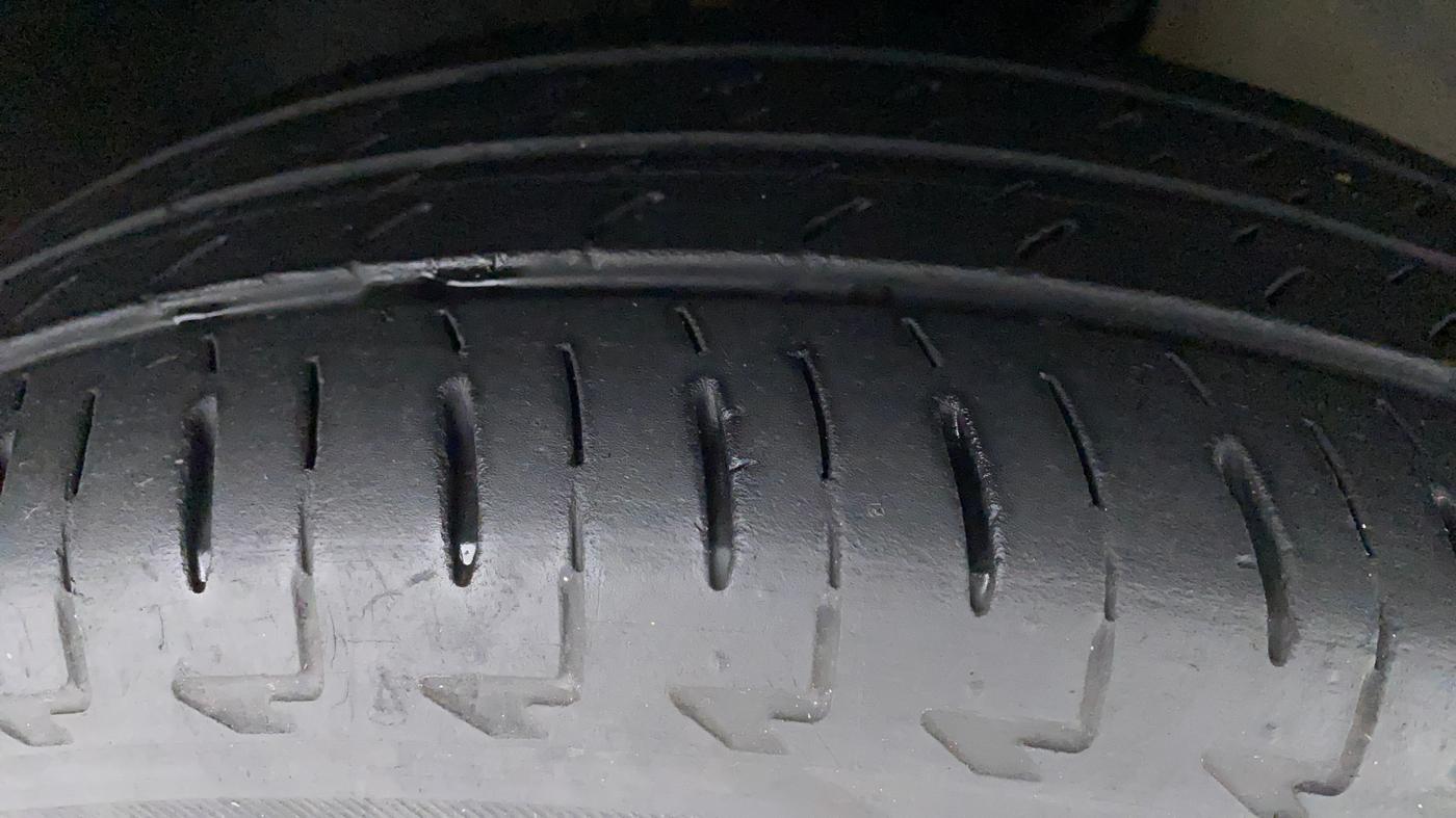 2019 Maruti IGNIS DELTA 1.2, Petrol, Manual, 30,287 km, Right Front Tyre Tread