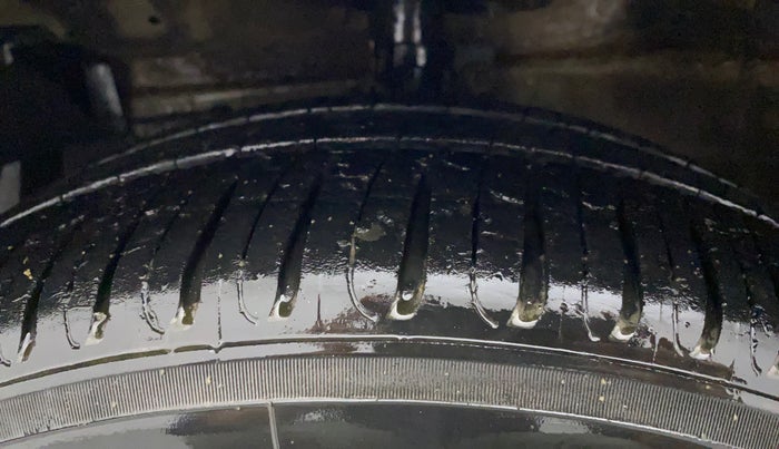 2017 Maruti Ciaz SIGMA DIESEL 1.3, Diesel, Manual, 1,21,159 km, Left Front Tyre Tread