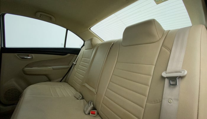 2017 Maruti Ciaz SIGMA DIESEL 1.3, Diesel, Manual, 1,21,159 km, Right Side Rear Door Cabin