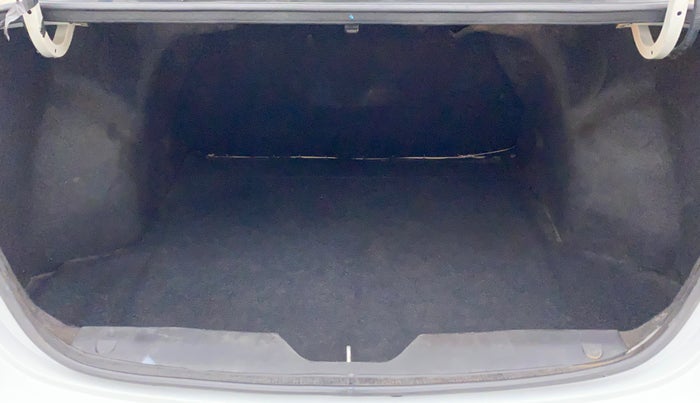 2017 Maruti Ciaz SIGMA DIESEL 1.3, Diesel, Manual, 1,21,159 km, Boot Inside