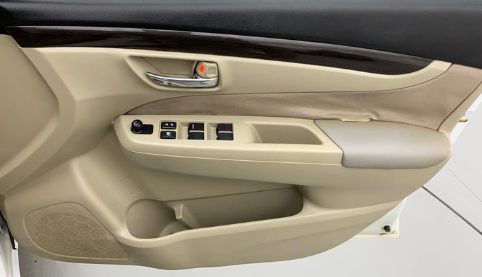2017 Maruti Ciaz SIGMA DIESEL 1.3, Diesel, Manual, 1,21,159 km, Driver Side Door Panels Control