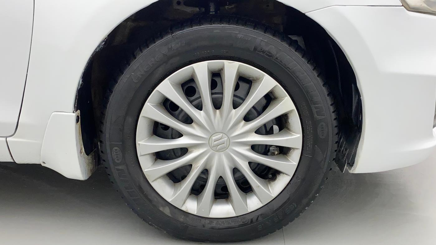 2017 Maruti Ciaz SIGMA DIESEL 1.3, Diesel, Manual, 1,21,159 km, Right Front Wheel