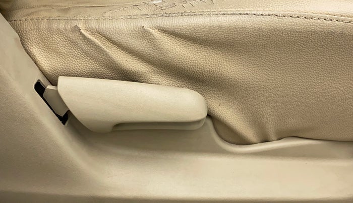 2017 Maruti Ciaz SIGMA DIESEL 1.3, Diesel, Manual, 1,21,159 km, Driver Side Adjustment Panel