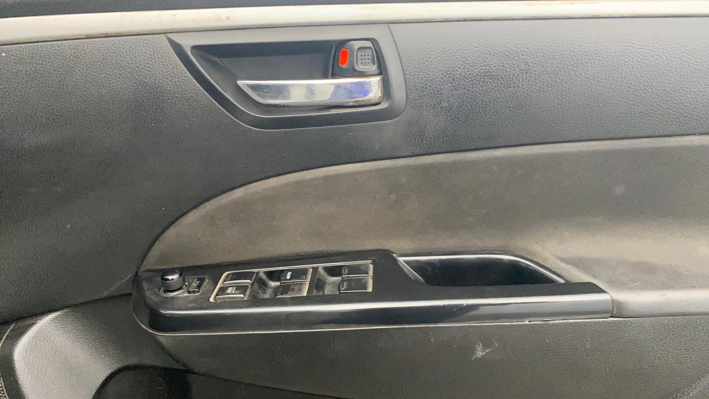 2016 Maruti Swift VDI, Diesel, Manual, 97,238 km, Driver Side Door Panels Control