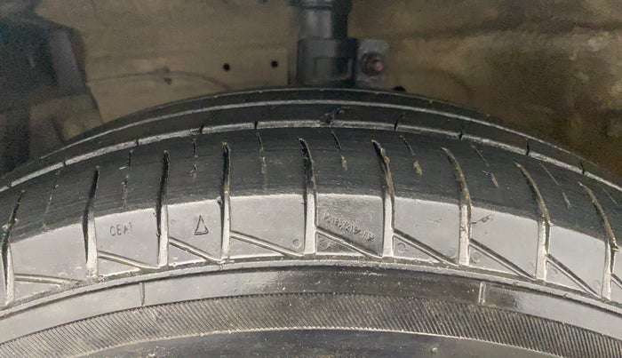 2016 Maruti Swift VDI, Diesel, Manual, 97,238 km, Left Front Tyre Tread