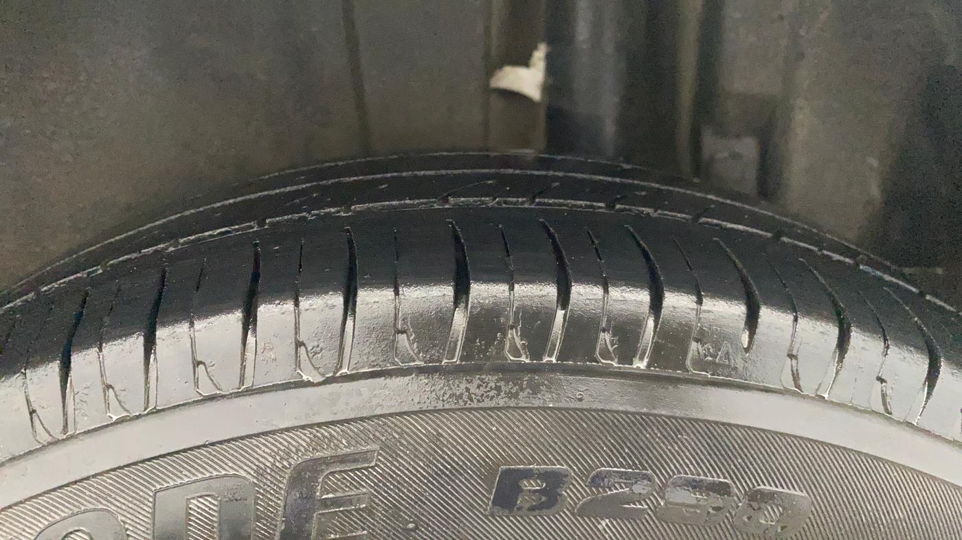 2016 Maruti Swift VDI, Diesel, Manual, 97,238 km, Left Rear Tyre Tread