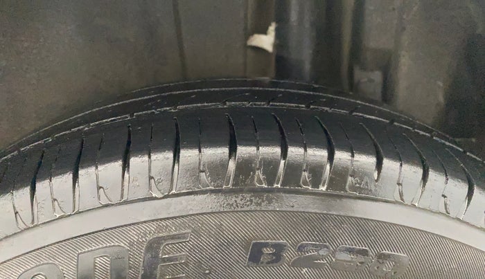 2016 Maruti Swift VDI, Diesel, Manual, 97,238 km, Left Rear Tyre Tread