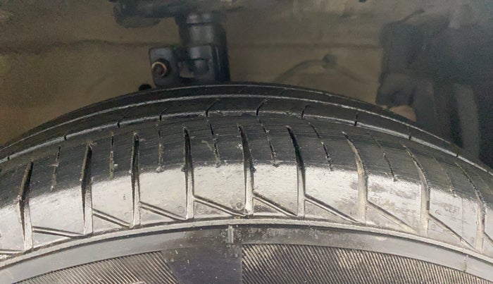 2016 Maruti Swift VDI, Diesel, Manual, 97,238 km, Right Front Tyre Tread
