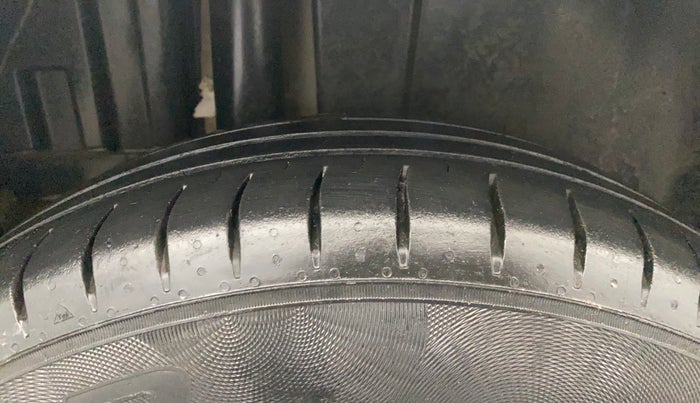 2016 Maruti Swift VDI, Diesel, Manual, 97,238 km, Right Rear Tyre Tread