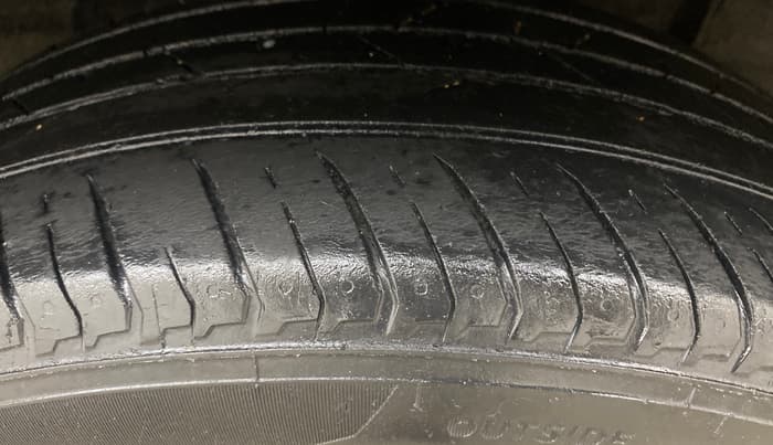 2022 Nissan MAGNITE XV MT, Petrol, Manual, 62,306 km, Left Rear Tyre Tread