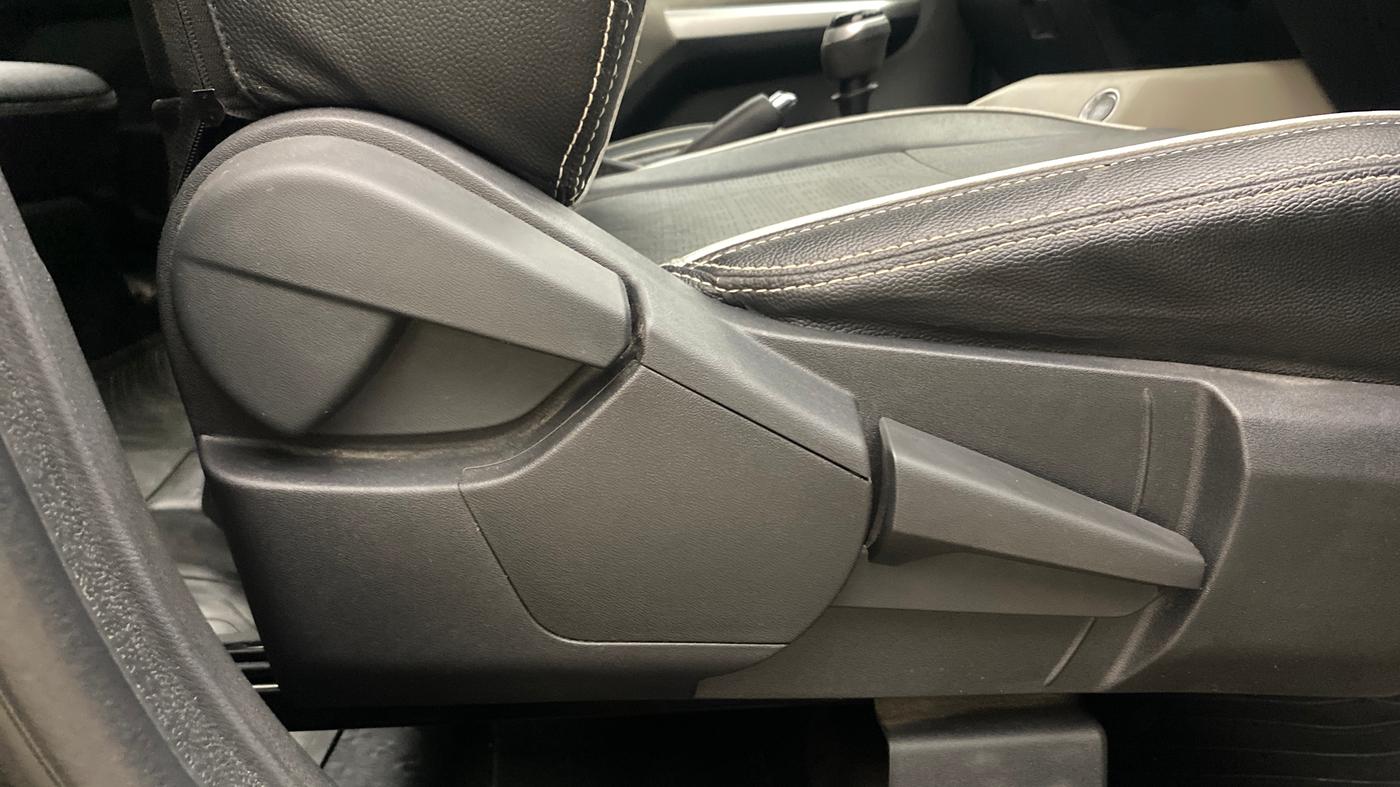 2022 Nissan MAGNITE XV MT, Petrol, Manual, 62,351 km, Driver Side Adjustment Panel