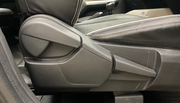 2022 Nissan MAGNITE XV MT, Petrol, Manual, 62,306 km, Driver Side Adjustment Panel
