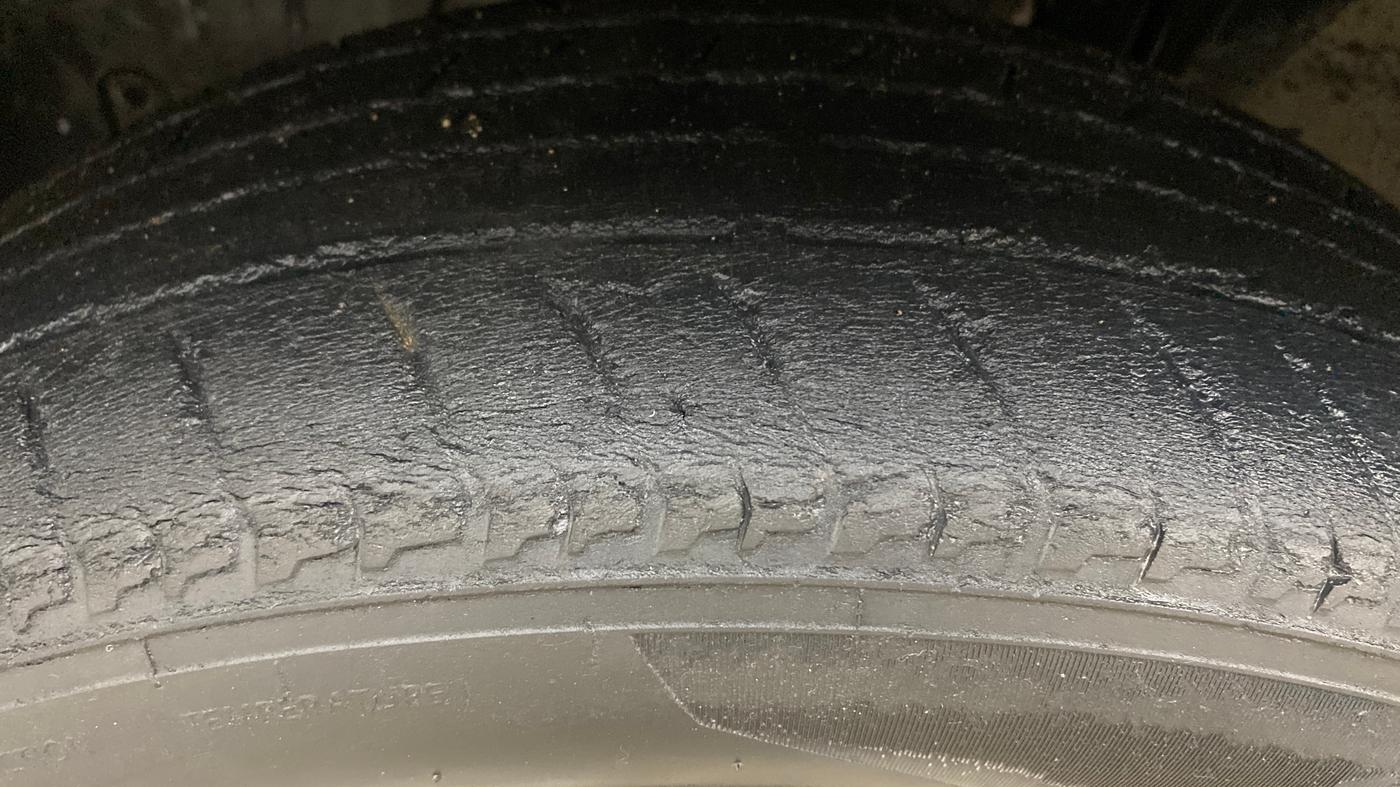 2022 Nissan MAGNITE XV MT, Petrol, Manual, 62,351 km, Left Front Tyre Tread