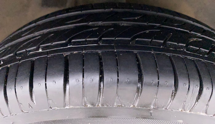 2017 Maruti Alto K10 VXI P, Petrol, Manual, 35,234 km, Right Front Tyre Tread