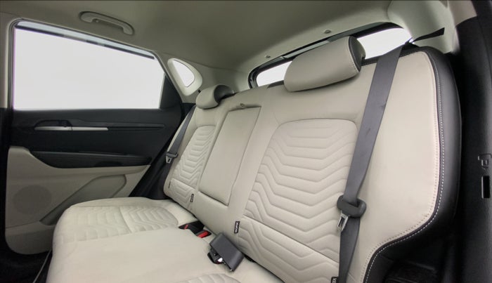 2020 KIA SONET HTX 1.0 IMT, Petrol, Manual, 10,339 km, Right Side Rear Door Cabin