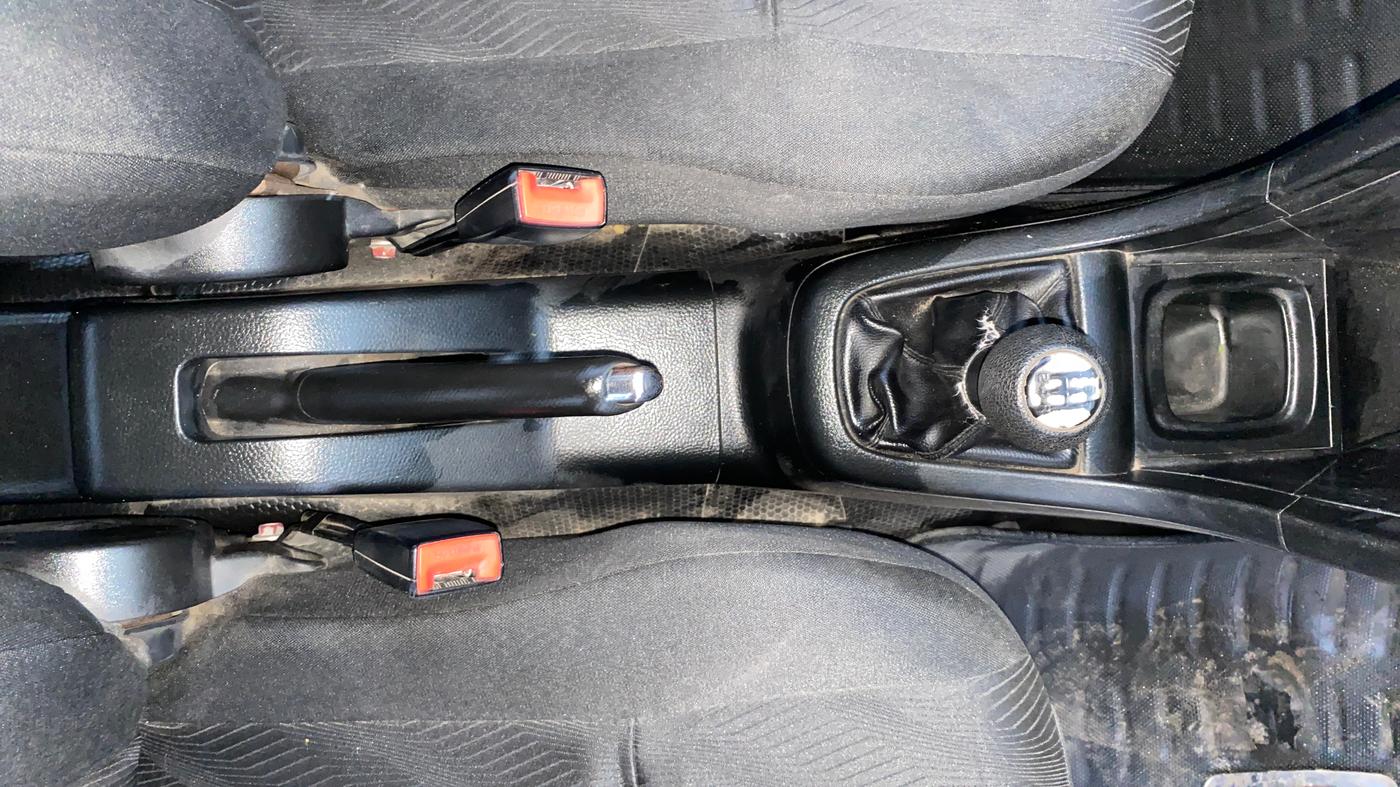 2012 Maruti Swift VXI, Petrol, Manual, 1,20,290 km, Gear Lever