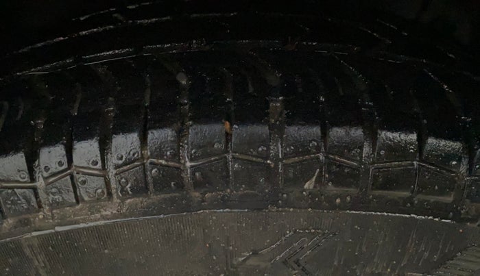 2012 Maruti Swift VXI, Petrol, Manual, 1,20,265 km, Right Front Tyre Tread