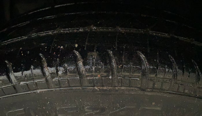2012 Maruti Swift VXI, Petrol, Manual, 1,20,265 km, Left Front Tyre Tread