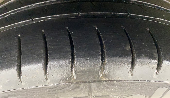 2015 Hyundai Grand i10 SPORTZ 1.2 KAPPA VTVT, Petrol, Manual, 69,663 km, Right Rear Tyre Tread