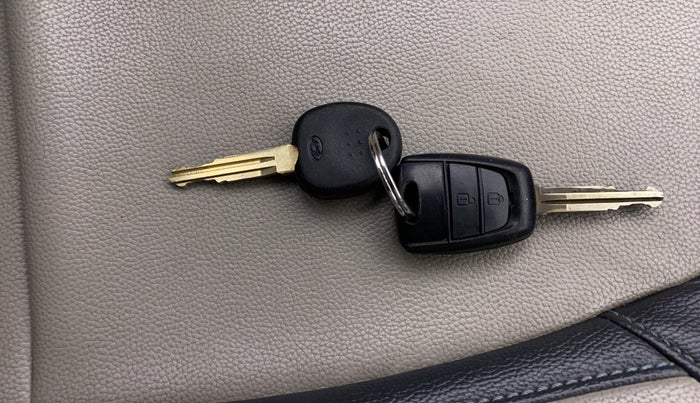 2015 Hyundai Grand i10 SPORTZ 1.2 KAPPA VTVT, Petrol, Manual, 69,663 km, Key Close Up