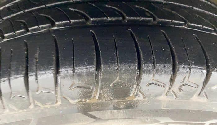 2015 Hyundai Grand i10 SPORTZ 1.2 KAPPA VTVT, Petrol, Manual, 69,663 km, Left Front Tyre Tread