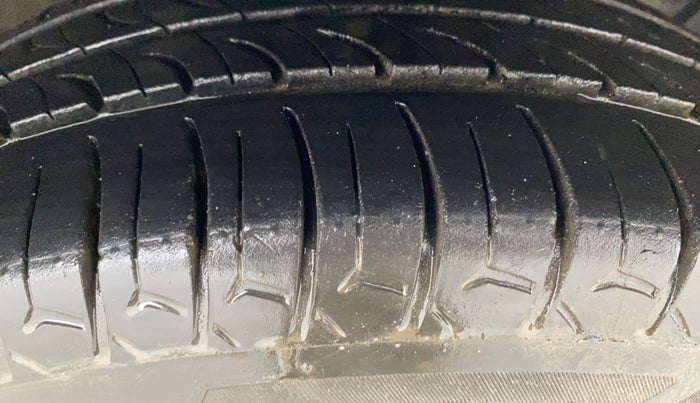 2015 Hyundai Grand i10 SPORTZ 1.2 KAPPA VTVT, Petrol, Manual, 69,663 km, Right Front Tyre Tread