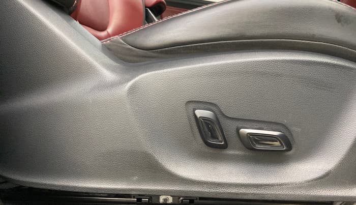 2022 MG ASTOR SAVVY 1.3 TURBO AT S RED, Petrol, Automatic, 14,541 km, Driver Side Adjustment Panel