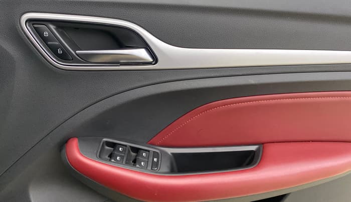 2022 MG ASTOR SAVVY 1.3 TURBO AT S RED, Petrol, Automatic, 14,541 km, Driver Side Door Panels Control