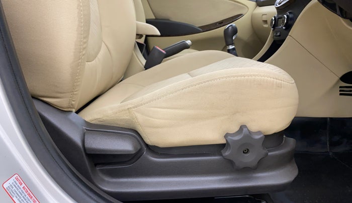 2014 Hyundai Verna FLUIDIC 1.4 CRDI CX, Diesel, Manual, 1,08,392 km, Driver Side Adjustment Panel