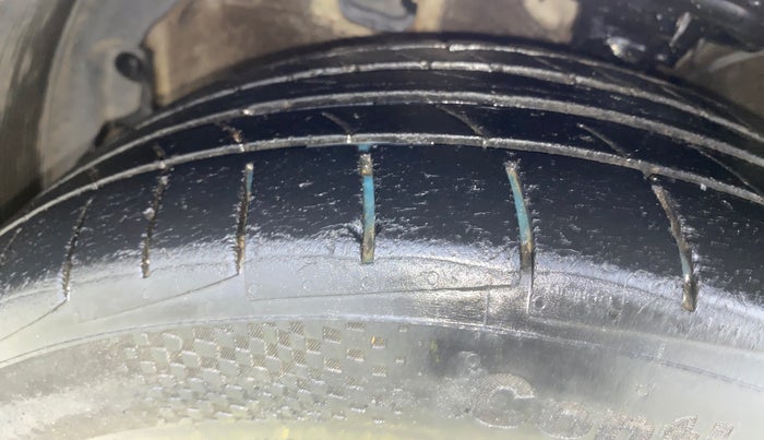 2014 Hyundai Verna FLUIDIC 1.4 CRDI CX, Diesel, Manual, 1,08,392 km, Left Front Tyre Tread