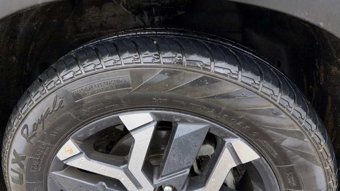 2023 Hyundai EXTER SX(O) CONNECT 1.2 AMT DUAL TONE, Petrol, Automatic, 13,620 km, Right Front Tyre Tread