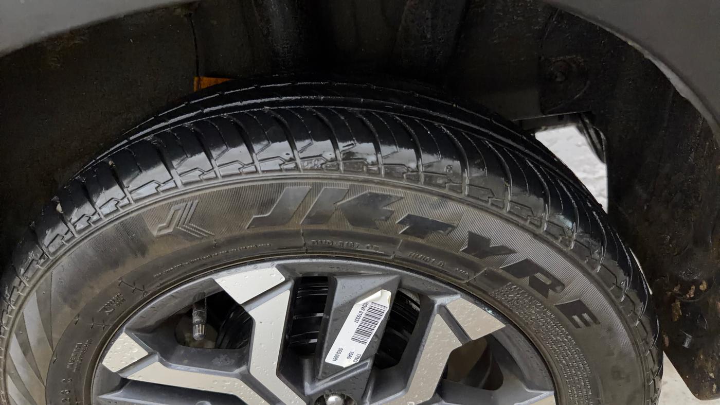 2023 Hyundai EXTER SX(O) CONNECT 1.2 AMT DUAL TONE, Petrol, Automatic, 13,620 km, Left Rear Tyre Tread